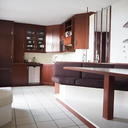 Lanzo Apartman *